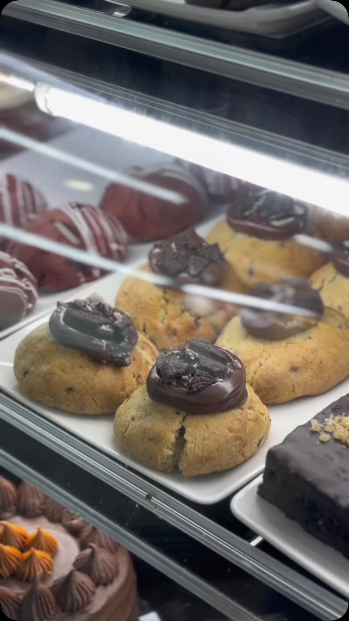 🎉🥳 ¡Este JUEVES FERIADO te esperamos en Pastelería D’Gusta! 🍰✨
😍 Ven a disfrutar de los sabores que tanto te gustan: tortas, pasteles, kuchen, postres, croissants, porciones y mucho más. ¡Todo recién preparado para ti! 🤤🧁🥐☕
🕙 Horario de atención: de 10:00 a 20:00 horas.
📍Visítanos en SAN MARTIN 01049 o pide sin salir de casa por 🛵 PedidosYa y Uber Eats.
🔥🍕 ¡ATENCIÓN! PROMOCIÓN IMPERDIBLE 🍕🔥
💥 ¡PROMO 2x1! 💥
✨ Pagas una y te llevas dos. ✨
❤️ ¡No dejes pasar este feriado sin darte un gustito! Te esperamos con la mejor calidad, el mejor sabor y la atención de siempre. 🥰🍰
#PasteleríaDGusta #Temuco #Feriado #Promo2x1 #temuco